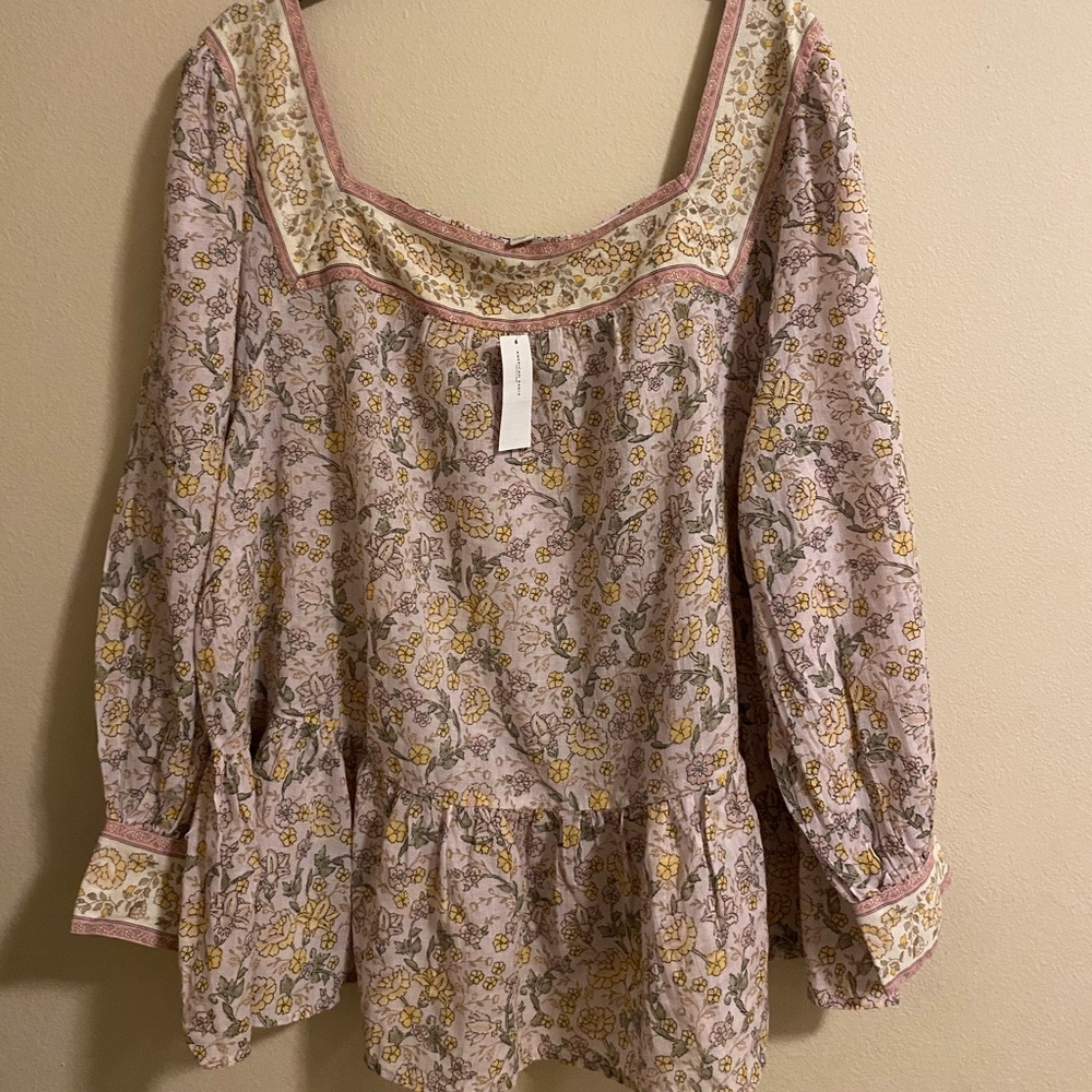 American Eagle flowy floral top NWT
